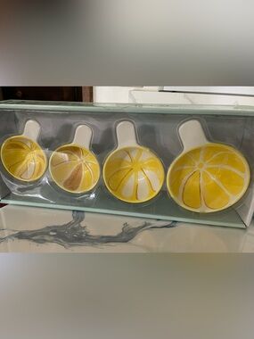 Trina Turk Ceramic Lemon Measuring Cups New in Box